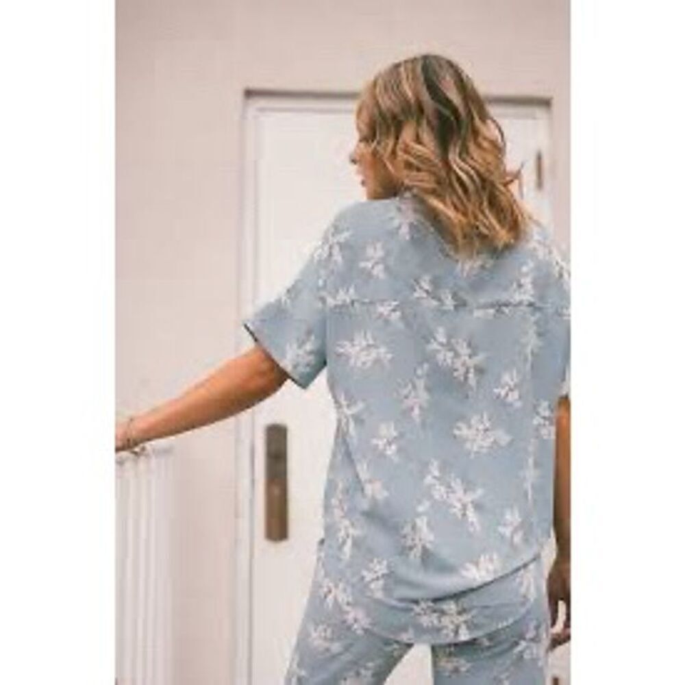 NWT OAT New York Women's Floral Button-Up Shirt Blue Size S Casual